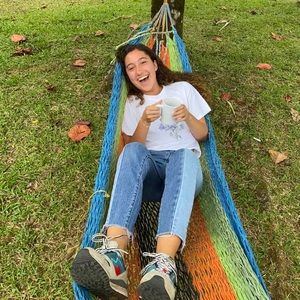 Meet your Posher, Kayla